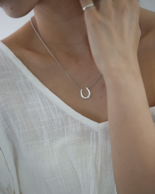 horseshoe necklace(yoaa)