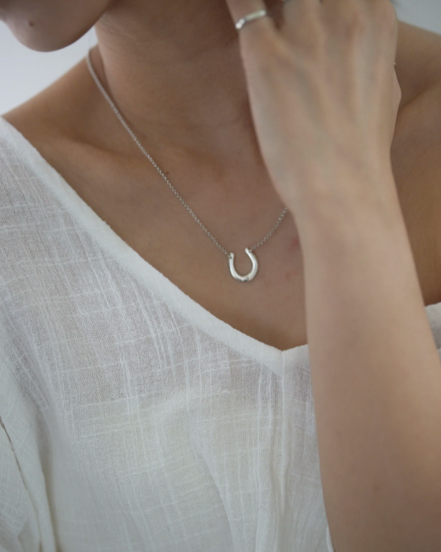 horseshoe necklace（yoaa）